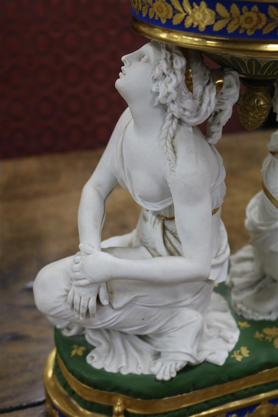 A Paris porcelain dessert service centrepiece